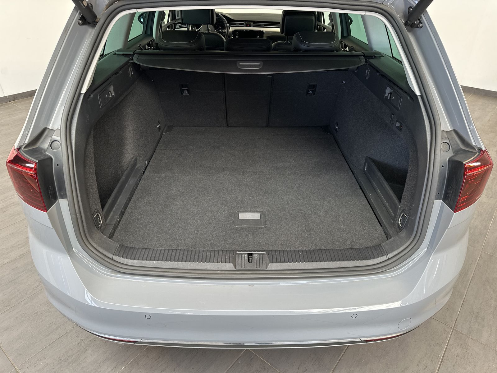 Fahrzeugabbildung Volkswagen Passat Variant 2.0 TDI DSG Elegance NAV+LED+AHK