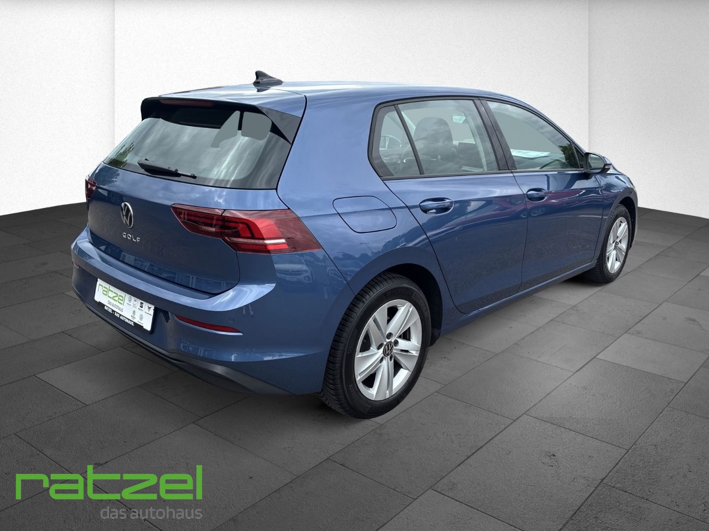 Fahrzeugabbildung Volkswagen Golf VIII Life 1,5 TSI HUD Navi Digitales Cockpi