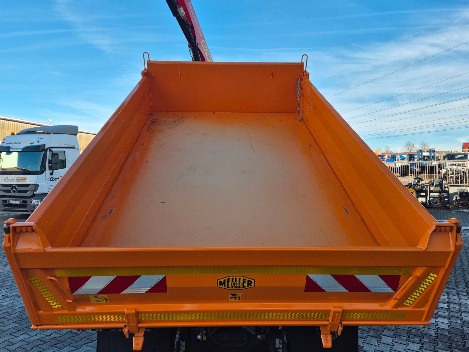 Fahrzeugabbildung Iveco X-Way  AD200X40/P 4x2 Palfinger PK 12.501 Funk