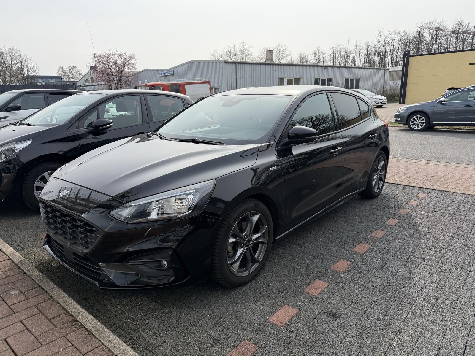 Ford Focus ST-Line Style Automatik SHZ PDC 