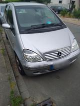 Mercedes-Benz Mercedes Benz A 190 - Mercedes-Benz A 190 mit Benzin-Antrieb: Limousine