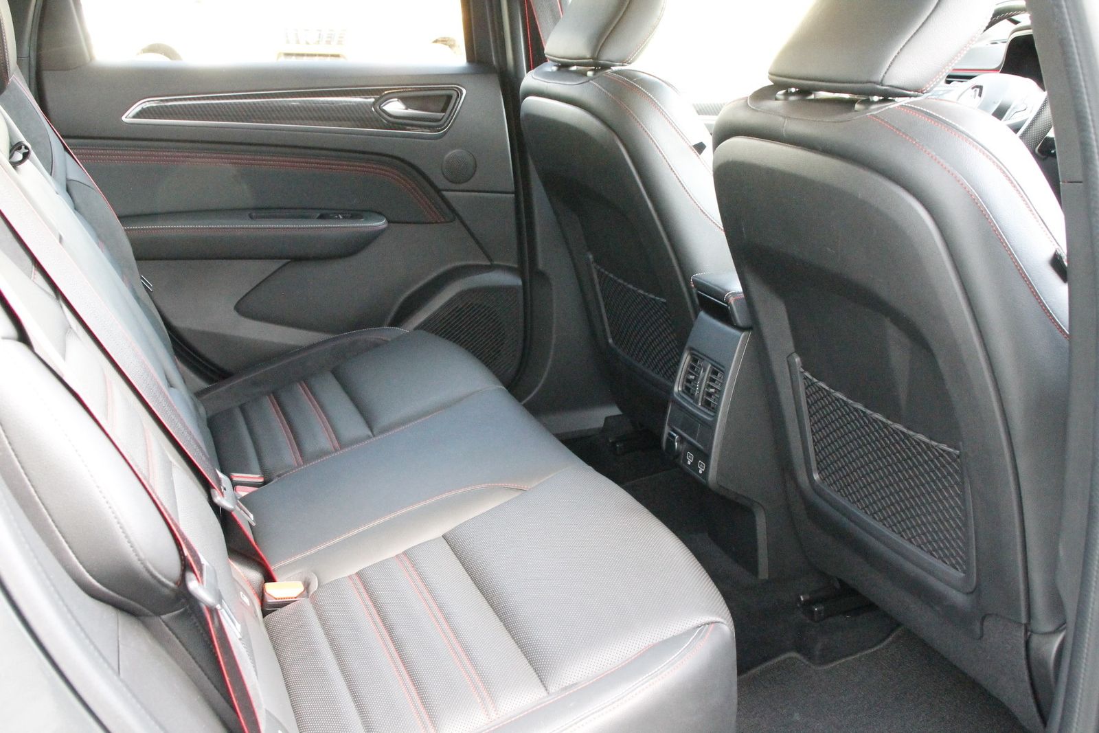 Fahrzeugabbildung Renault Arkana R.S. LINE TCe 140 EDC (MY21)