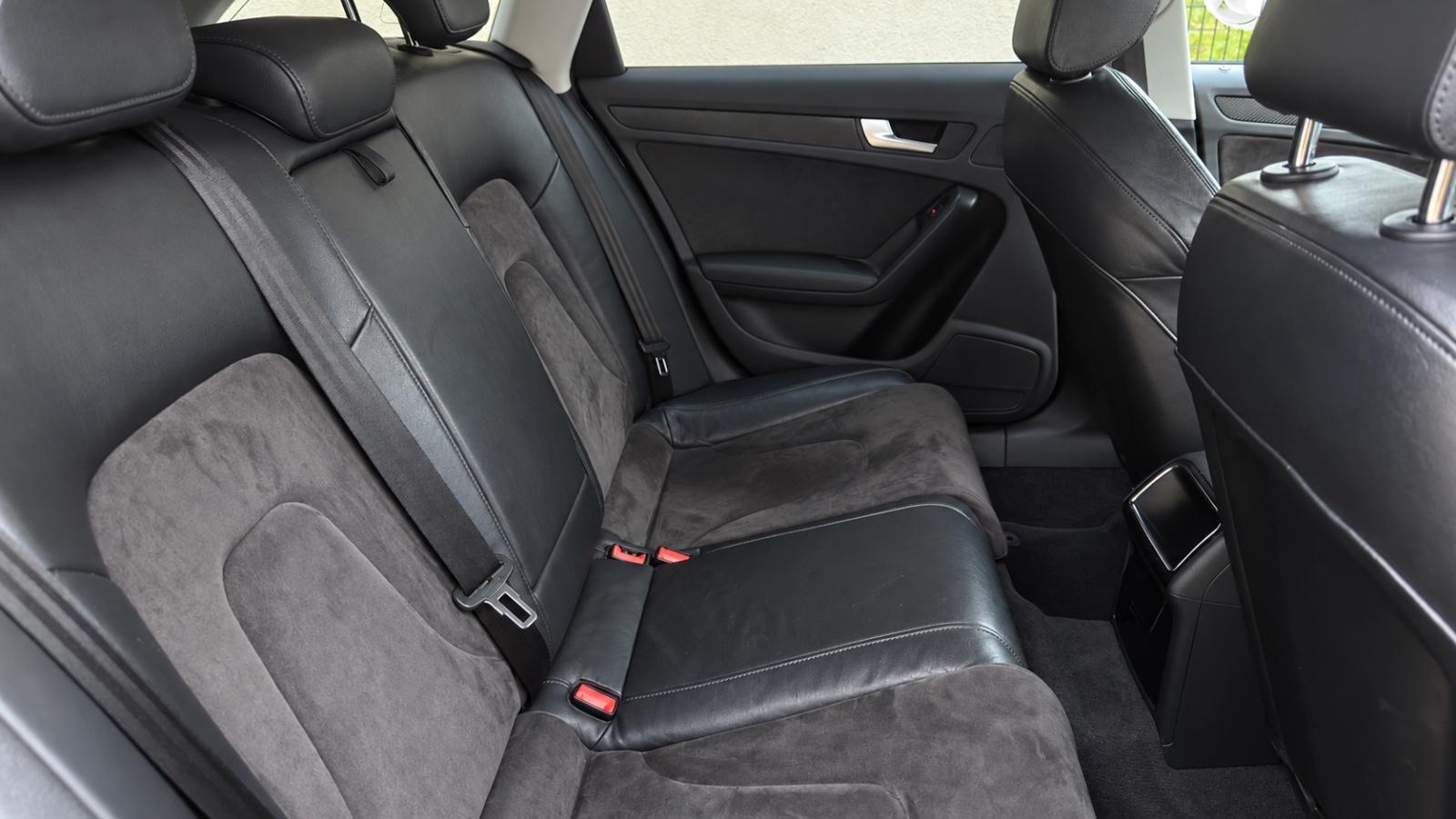 Audi A4 2009 — photo 28