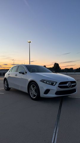 MERCEDES-BENZ Mercedes-Benz A180, 2. Hand, SHZ, AHK, Nav...