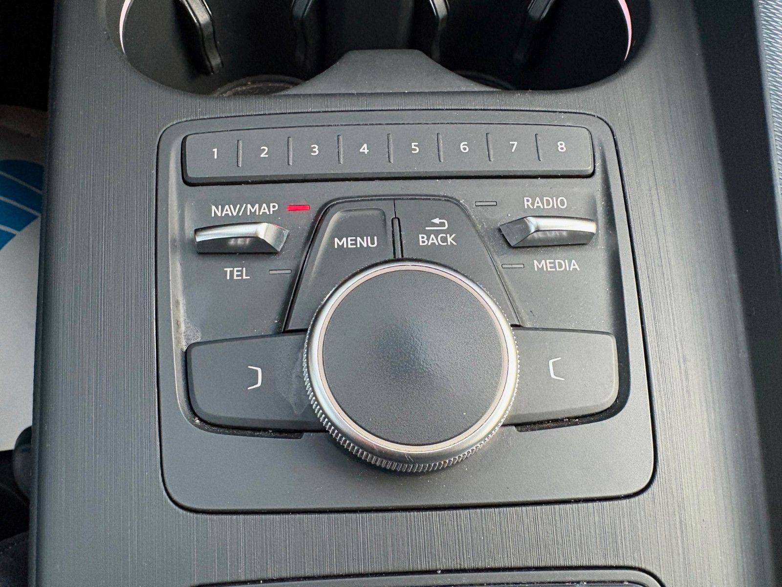 Fahrzeugabbildung Audi A4 Avant 2.0 TDI sport Navi Leder Xenon S-LINE