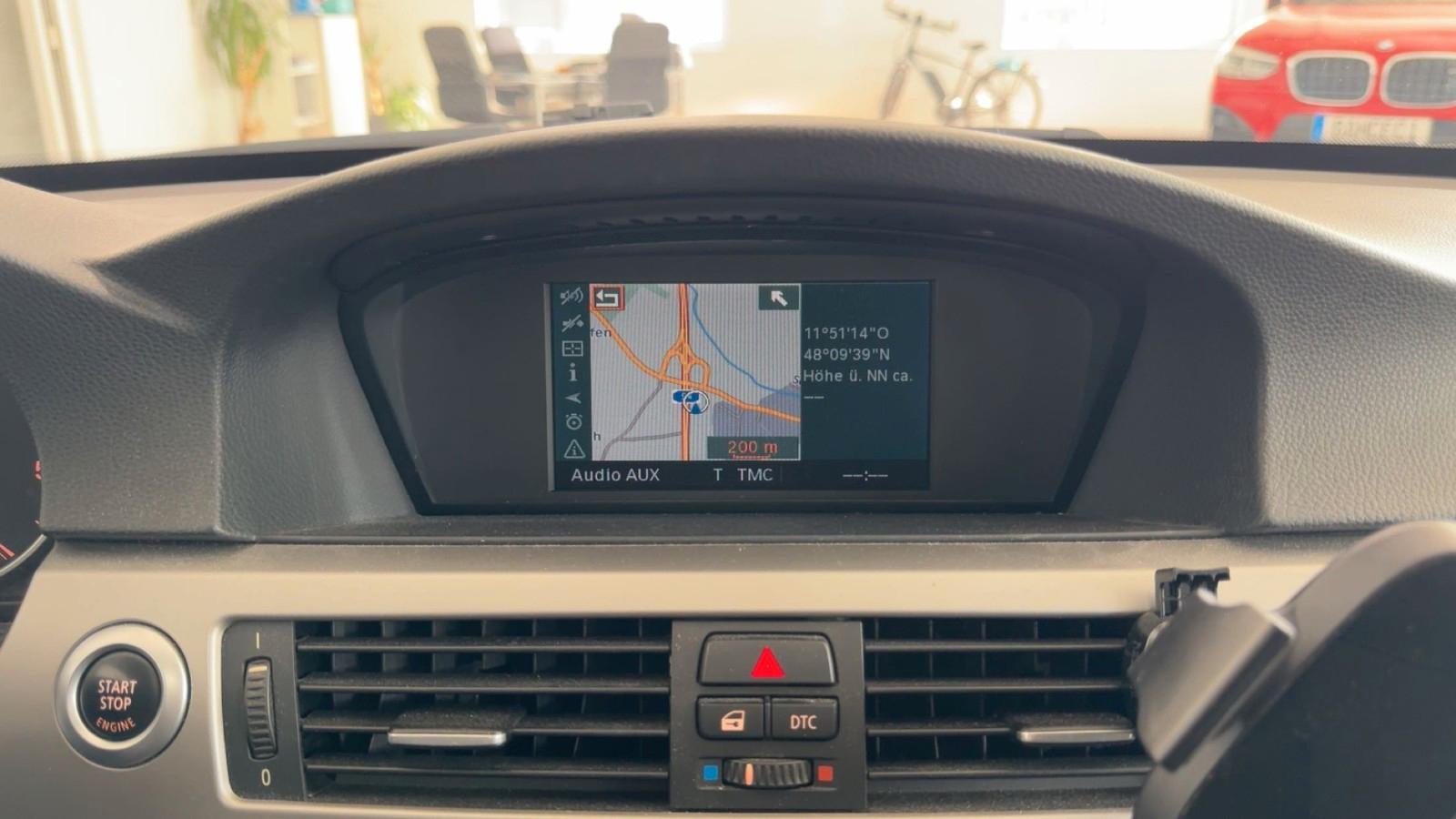 BMW 318d Touring 143 ch BVM / 133 927 km / Toit pano / Cuir / Sièges chauffants / Chaine changée