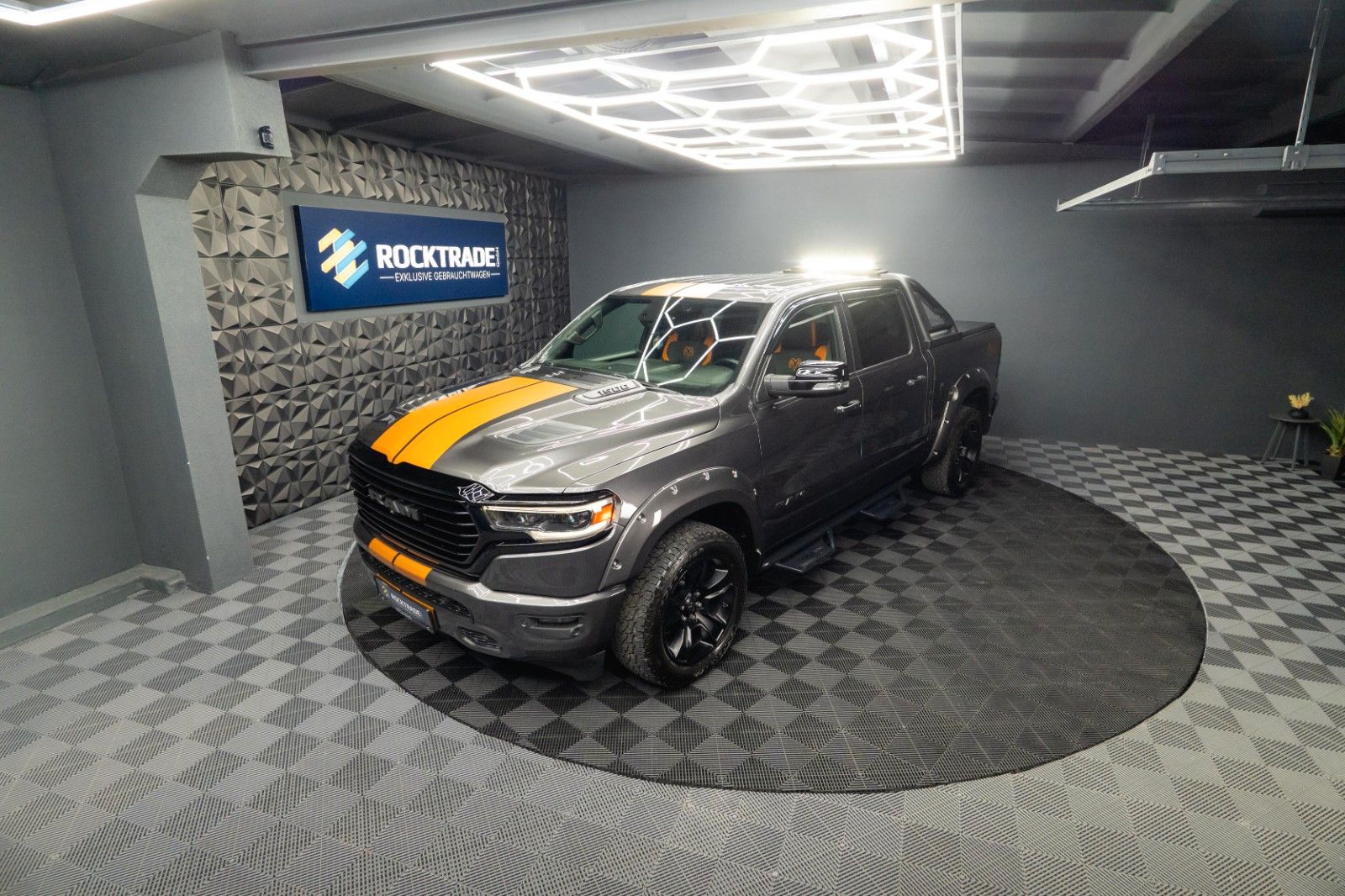 Fahrzeugabbildung Dodge RAM 5.7 V8 HEMI 4x4 OFFROAD Night Limited 19%