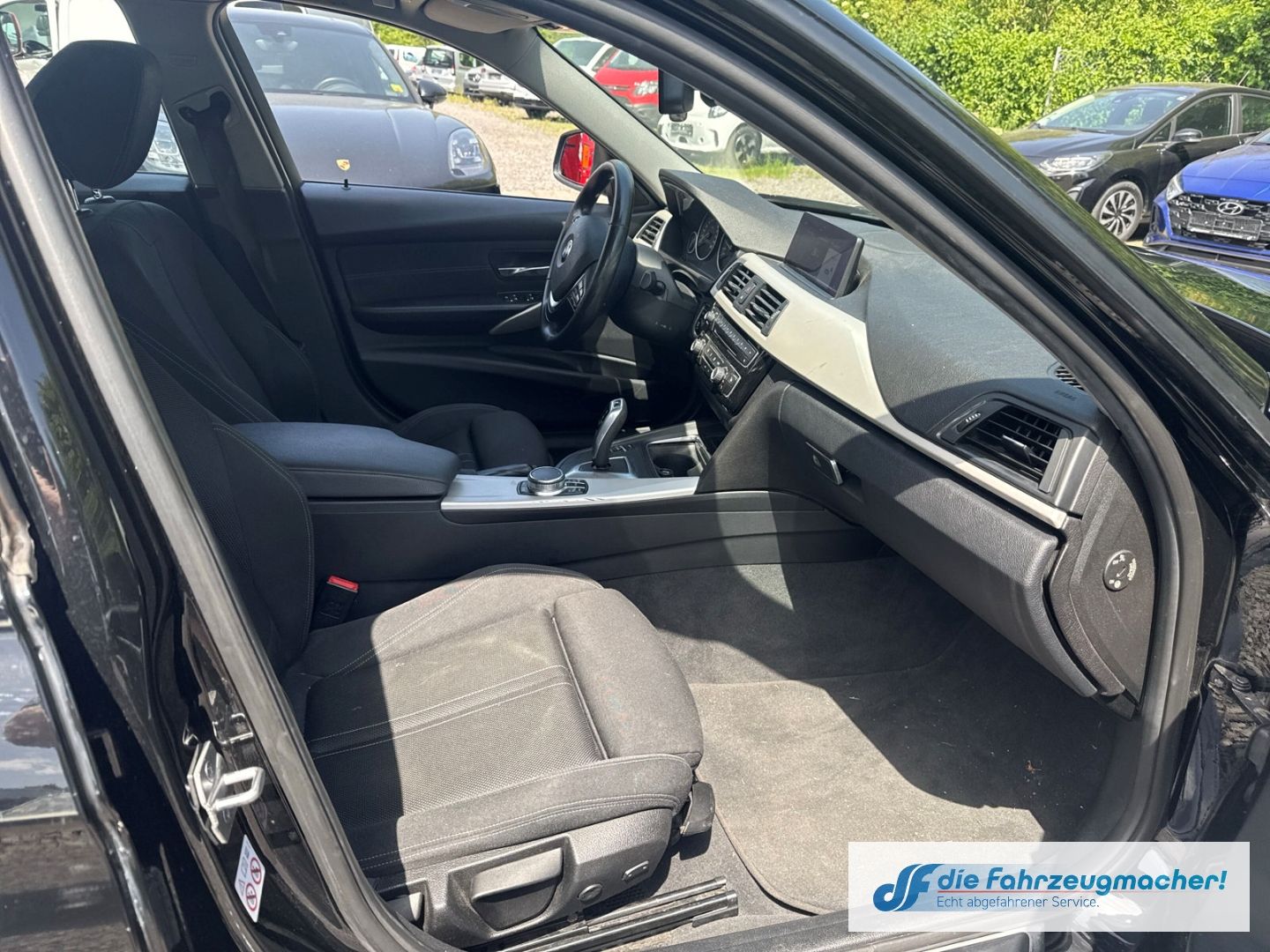 Fahrzeugabbildung BMW 320 i xDrive Advantage Touring *EXPORT