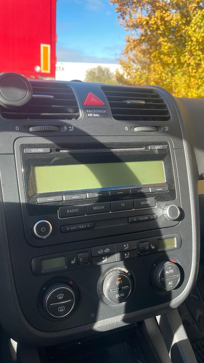Volkswagen Golf 2008 — interior