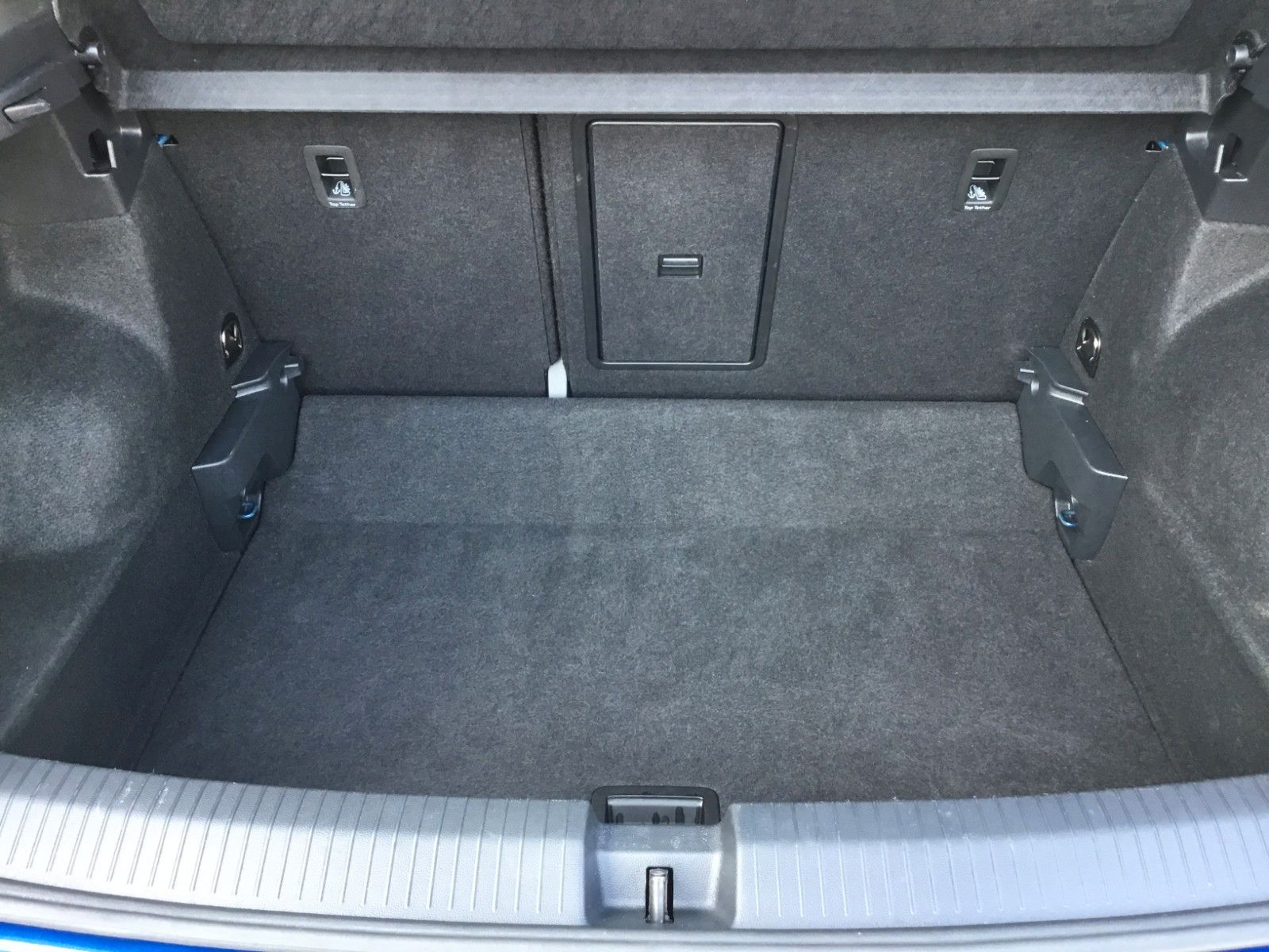 Fahrzeugabbildung Volkswagen T-Roc 1.5 TSI DSG Style+AHK+LED+ACC+17"+Kamera