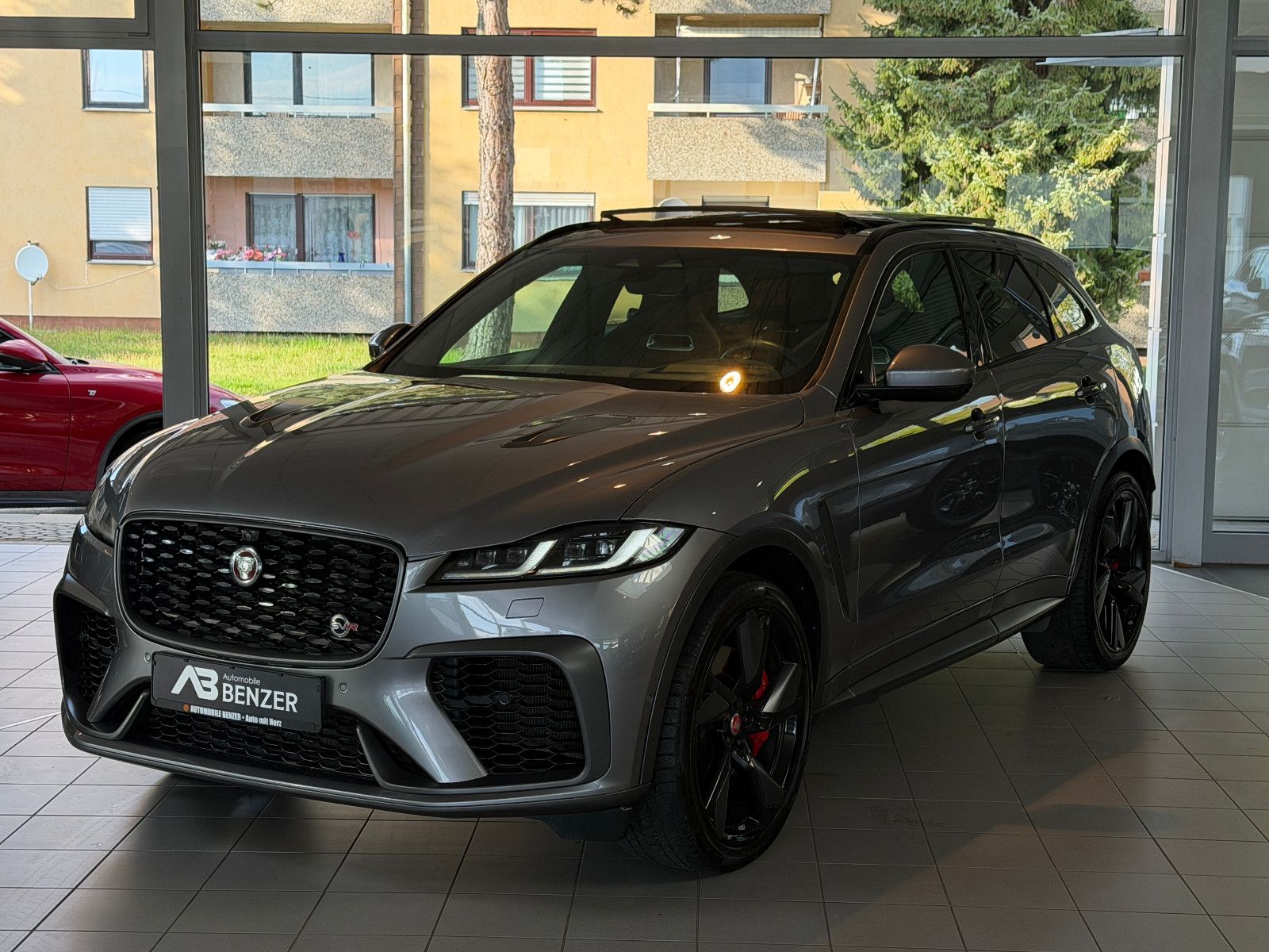 Fahrzeugabbildung Jaguar F-PACE SVR /PANO/MERIDIAN/360°KAM/HUD/AMBIENTE