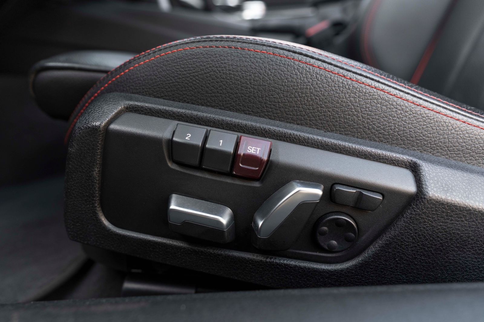 Fahrzeugabbildung BMW 430I Kabrio M-Performance H&K LED HUD CARBON KAM