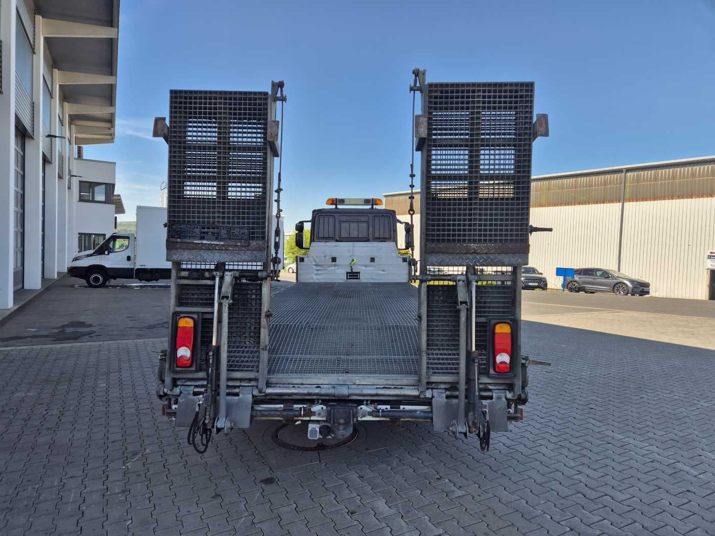 Fahrzeugabbildung Iveco Eurocargo ML140E25/P Maschinentransporter Winde