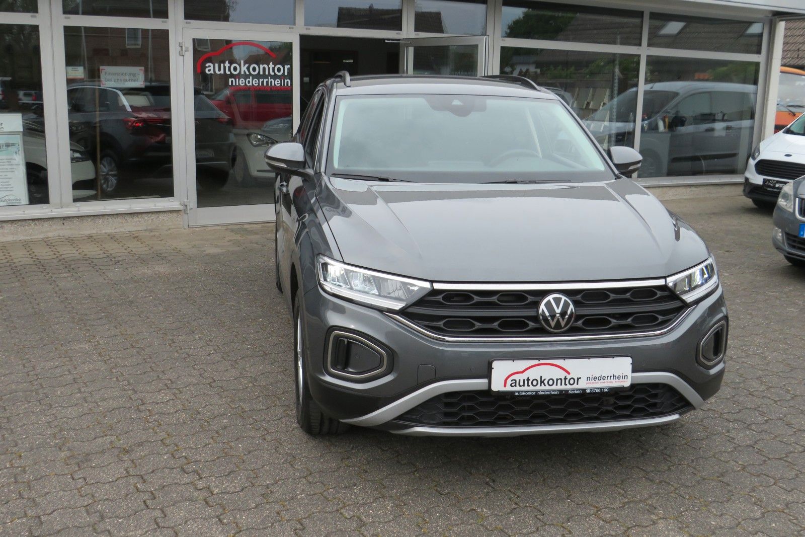 Fahrzeugabbildung Volkswagen T-Roc Life NAVI ACC SITZH. LED APP-CON. 1.H