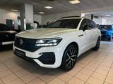 Volkswagen Touareg R-Line 4Motion Pano/Luft/AHK/Matrix/STHZ - VW Touareg Gebrauchtwagen in Kassel