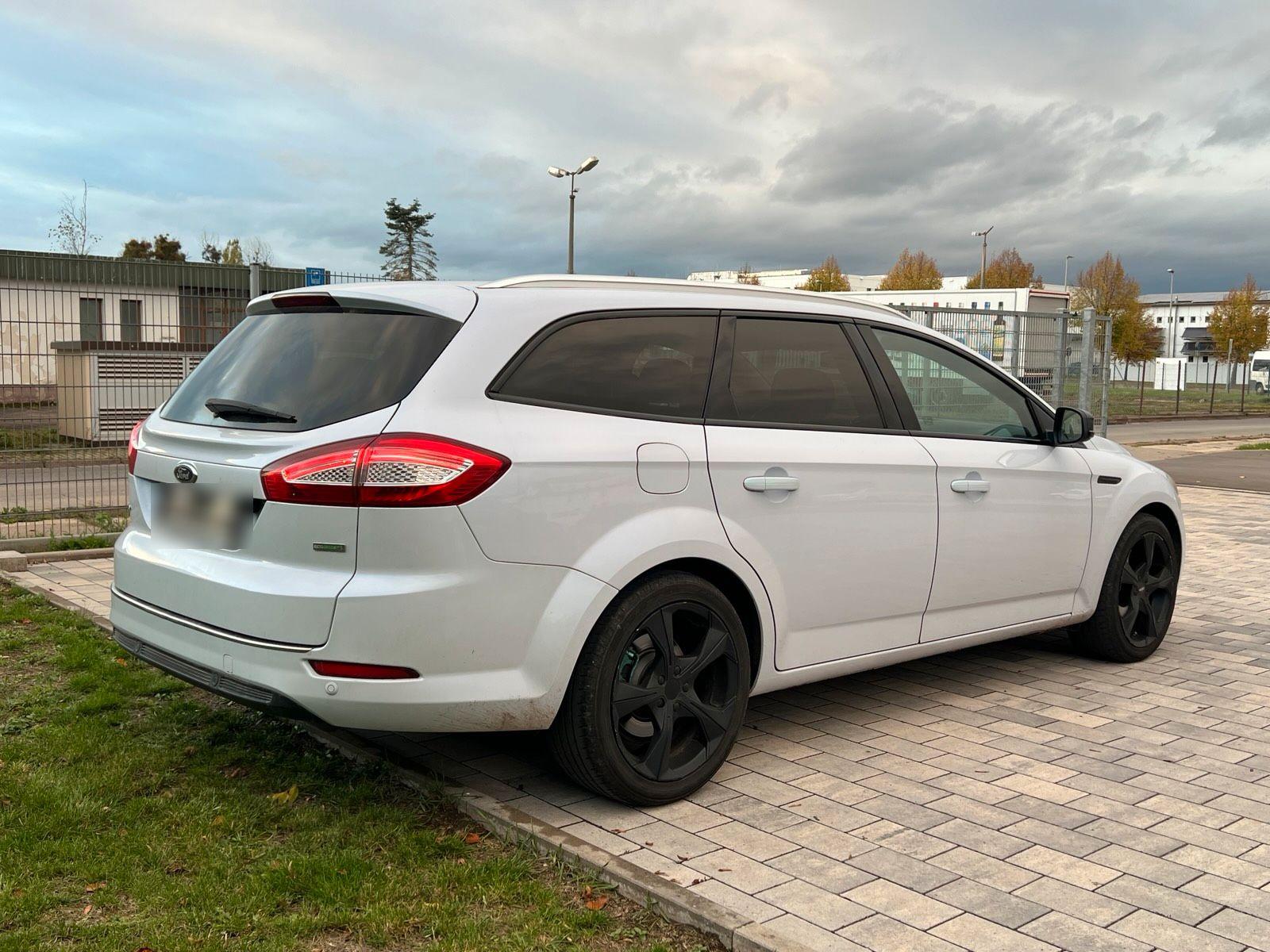 Ford Mondeo 2014 — interior