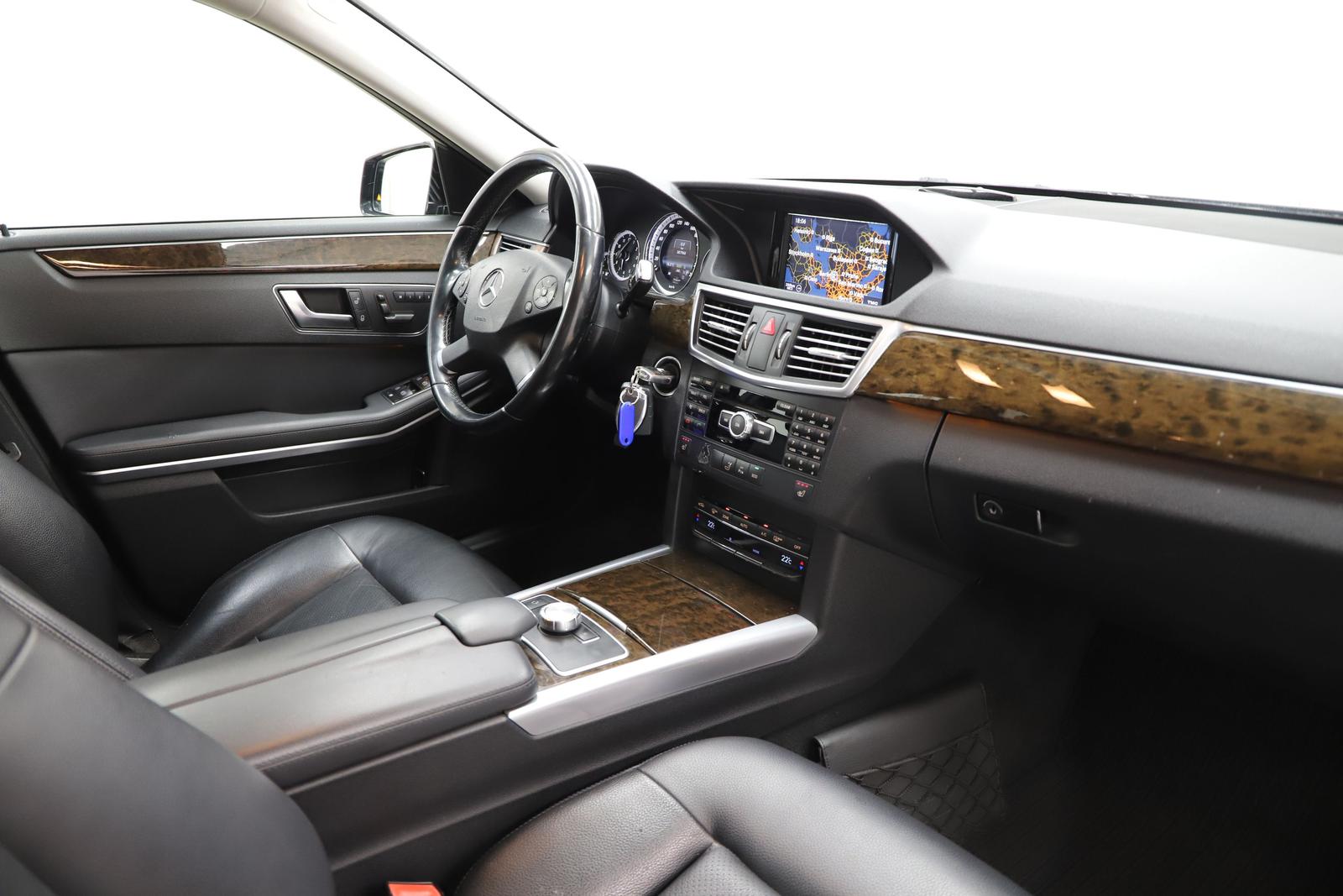 Mercedes-Benz  E 220 CDI 170PS 7G-Tronic T ACC AHK  El.Heck
