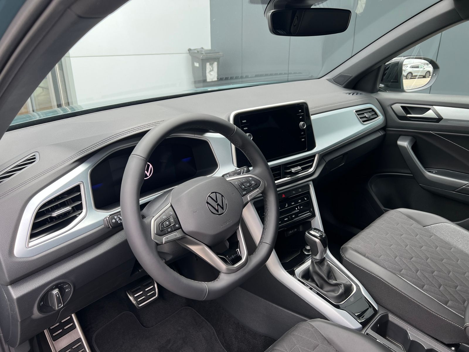 Fahrzeugabbildung Volkswagen T-Roc  GOAL 1.5 TSI DSG *AHK, Navi, Plus-Paket*