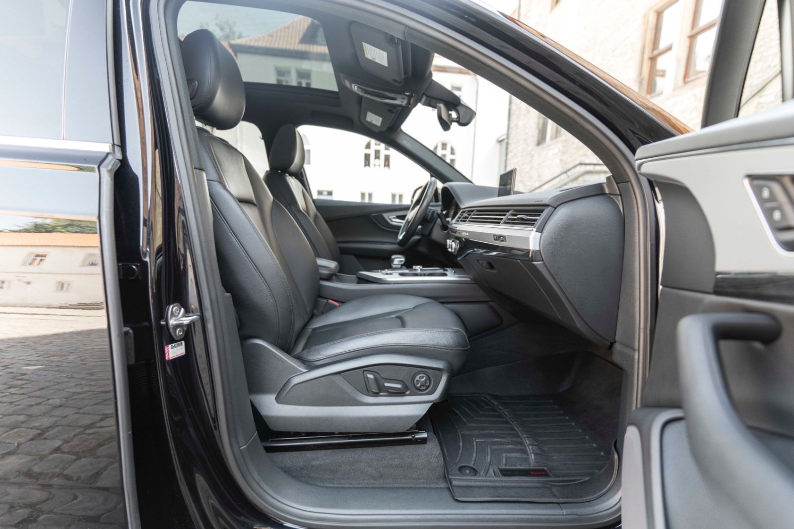 Fahrzeugabbildung Audi Q7 3.0 TFSI Quattro S-LINE LED 360° PANO 7SITZE