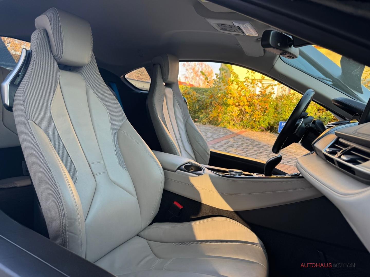 BMW i8 Coupe LED HUD SHZ LEDER KOLLISIONWARNER