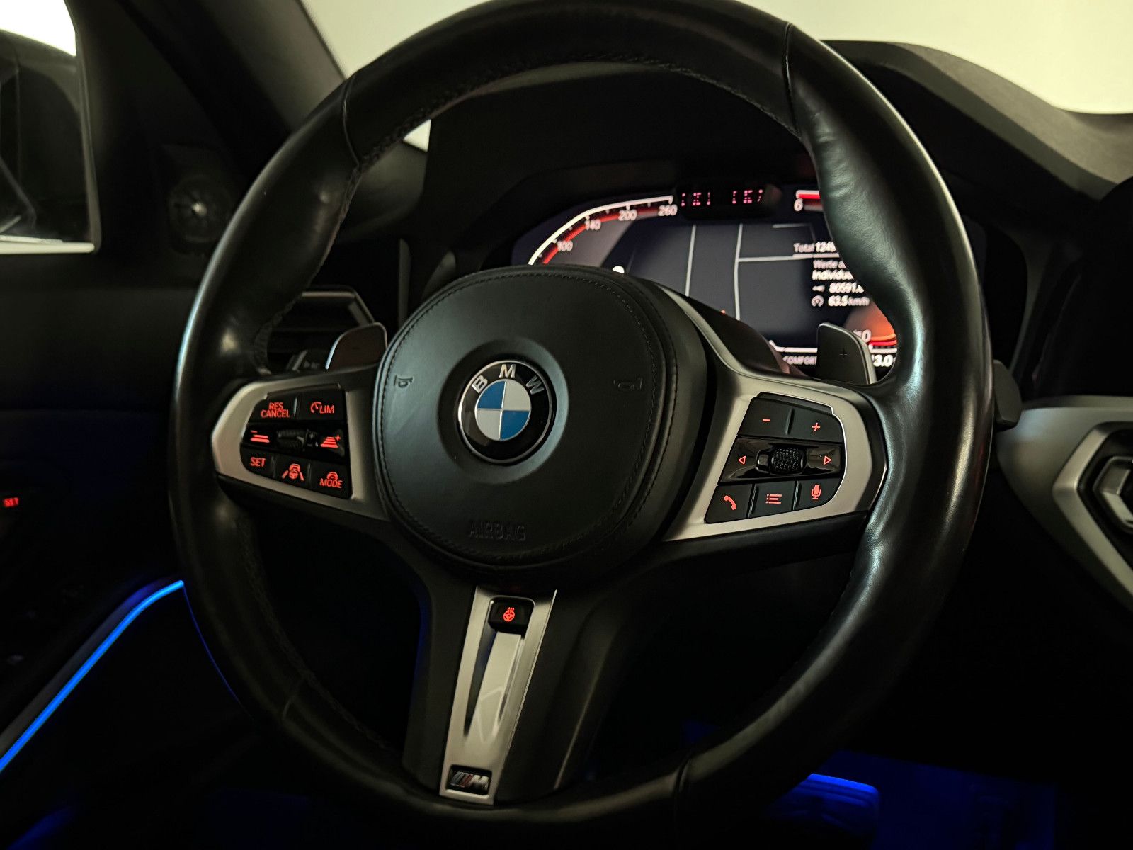Fahrzeugabbildung BMW 330 d Lim. M SPORT/LASER/HuD/H&K/LIVE PRO/DE FZG