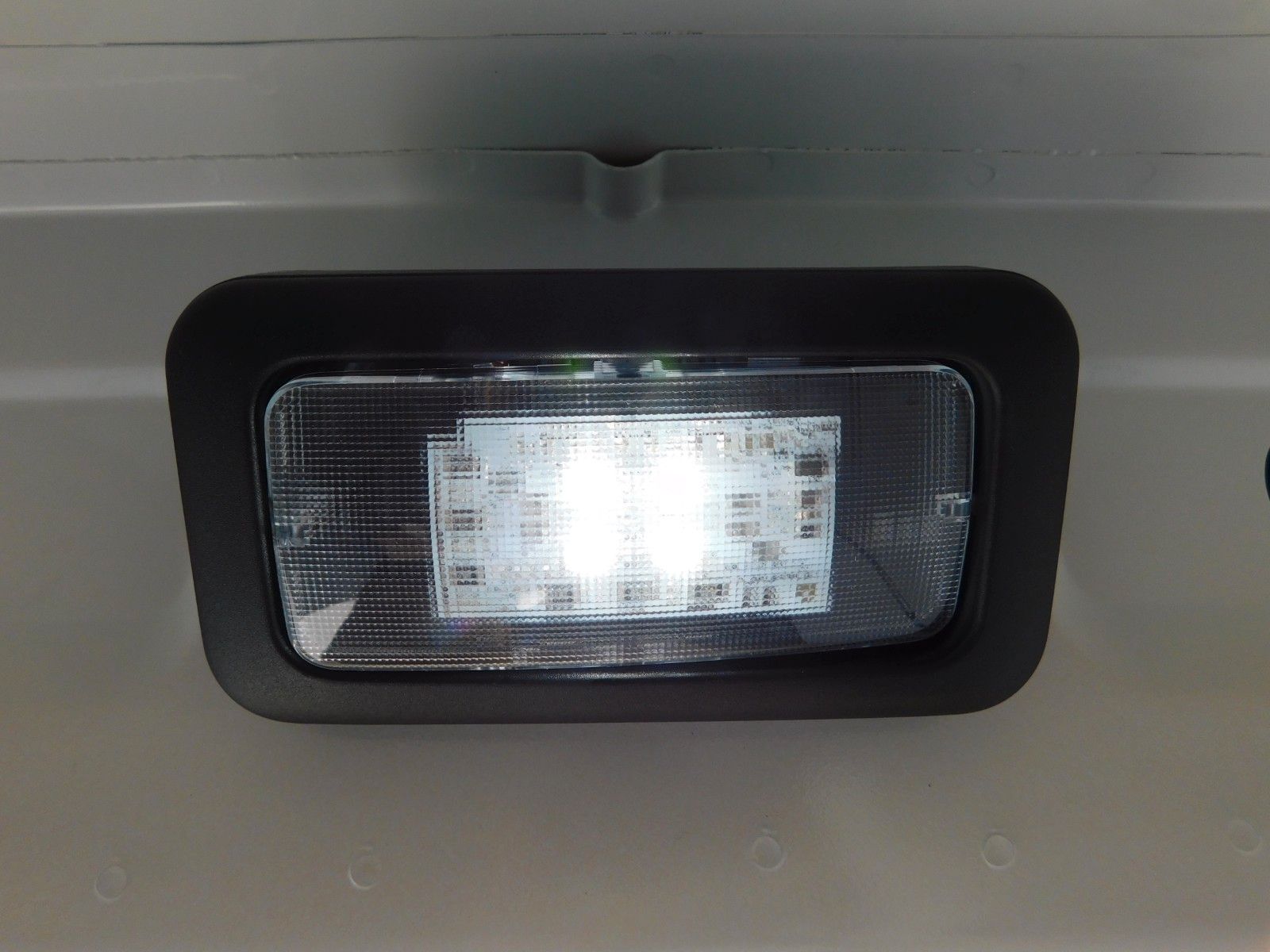 Fahrzeugabbildung Iveco Daily Kasten 3,0 Diesel/Verkleid+Holzboden