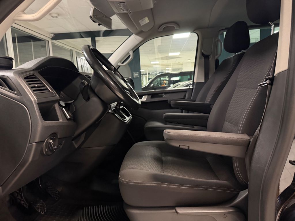 VW T6 Multivan 7 Sitze ACC Standhzg Navi AHK Tisch VW T6 Multivan 7 Sitze ACC Standhzg Navi AHK Tisch
