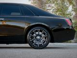 Rolls-Royce Black Badge Ghost - Rolls-Royce Ghost: Black Badge