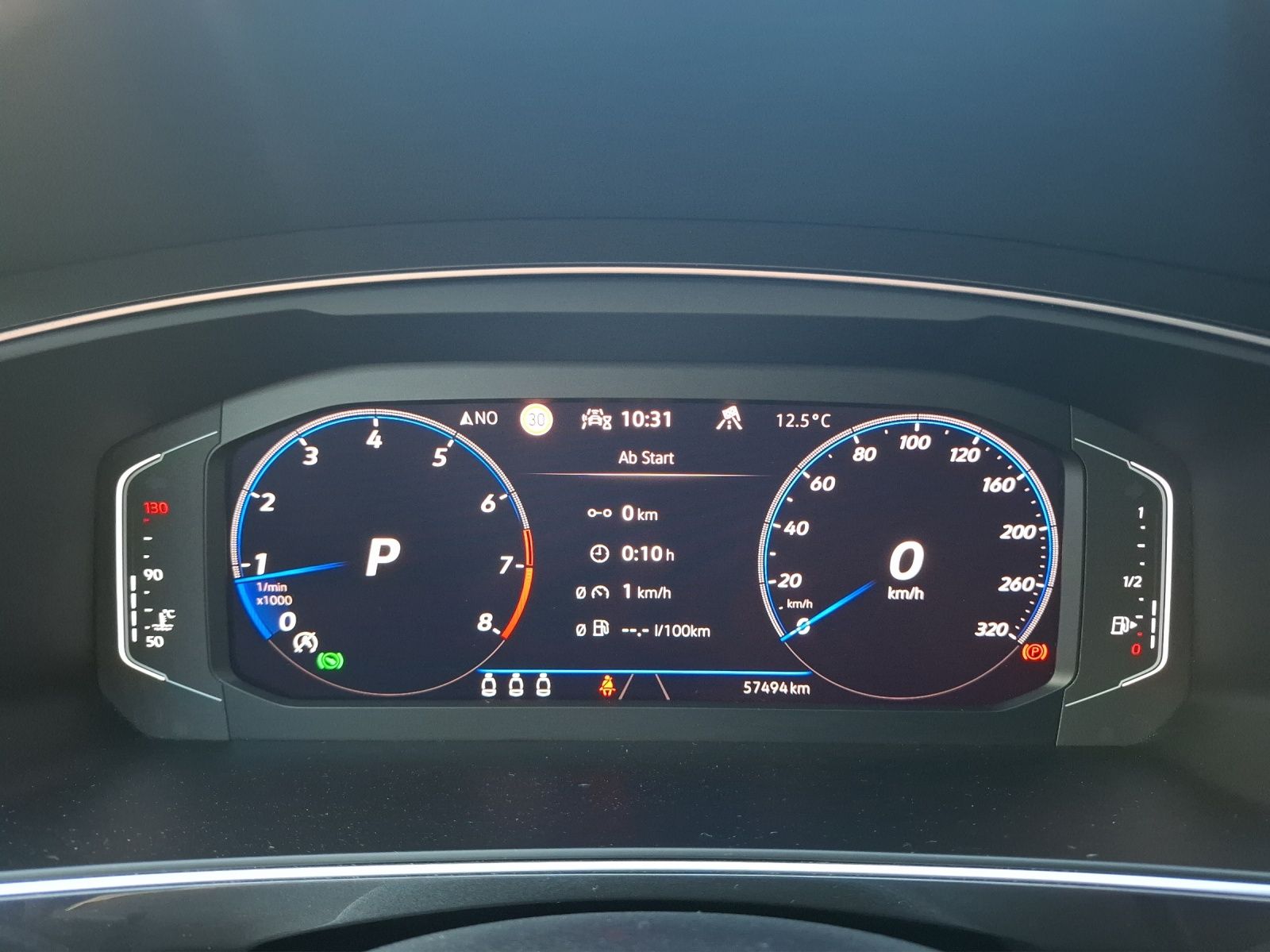 Fahrzeugabbildung Volkswagen Tiguan R DSG 4M Matrix AHK Navi AID ACC RFK SH 2