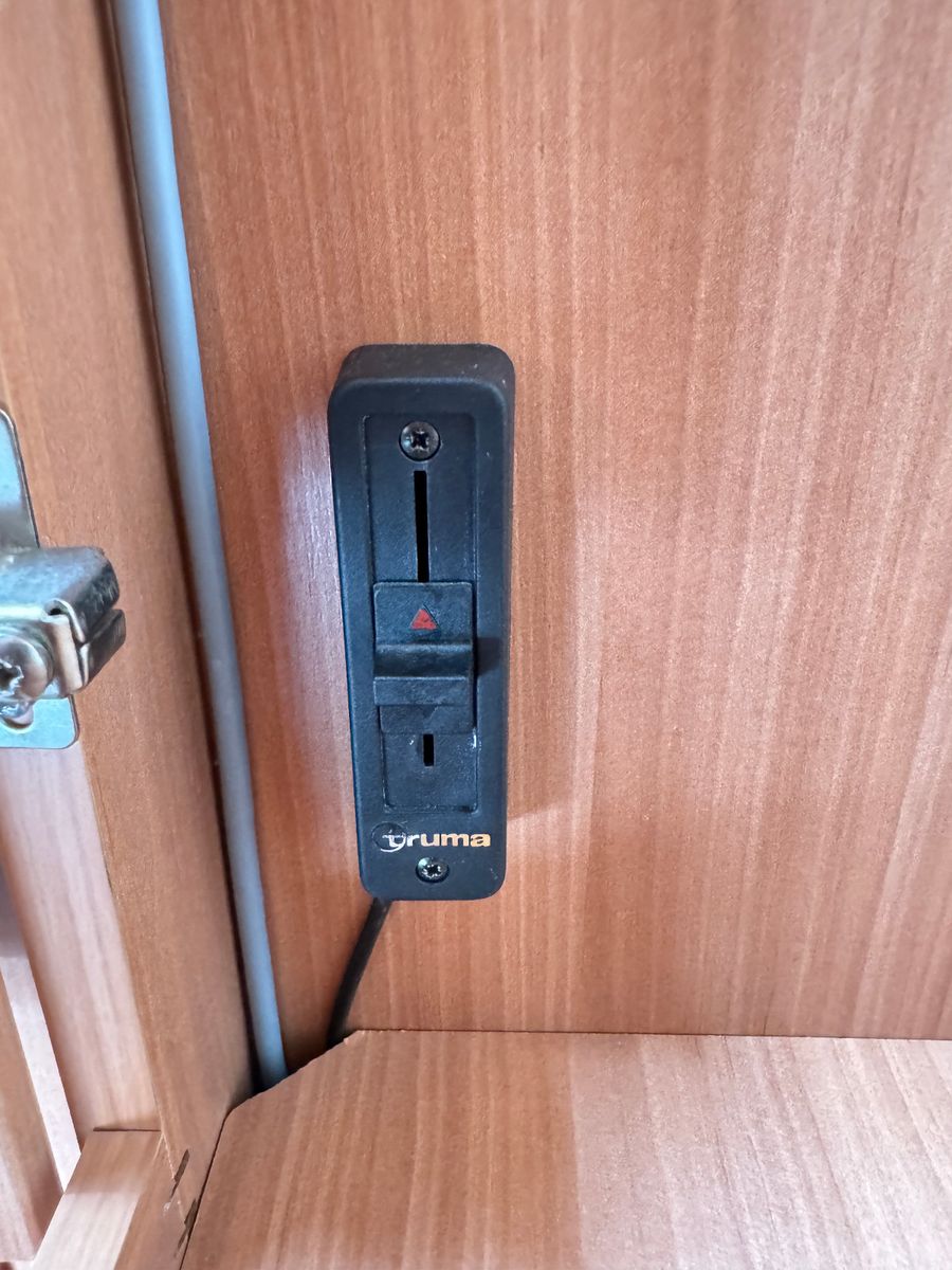 Fahrzeugabbildung Hobby 545 KMF DE LUXE SAT TV MOVER RUNDSITZGRUPPE