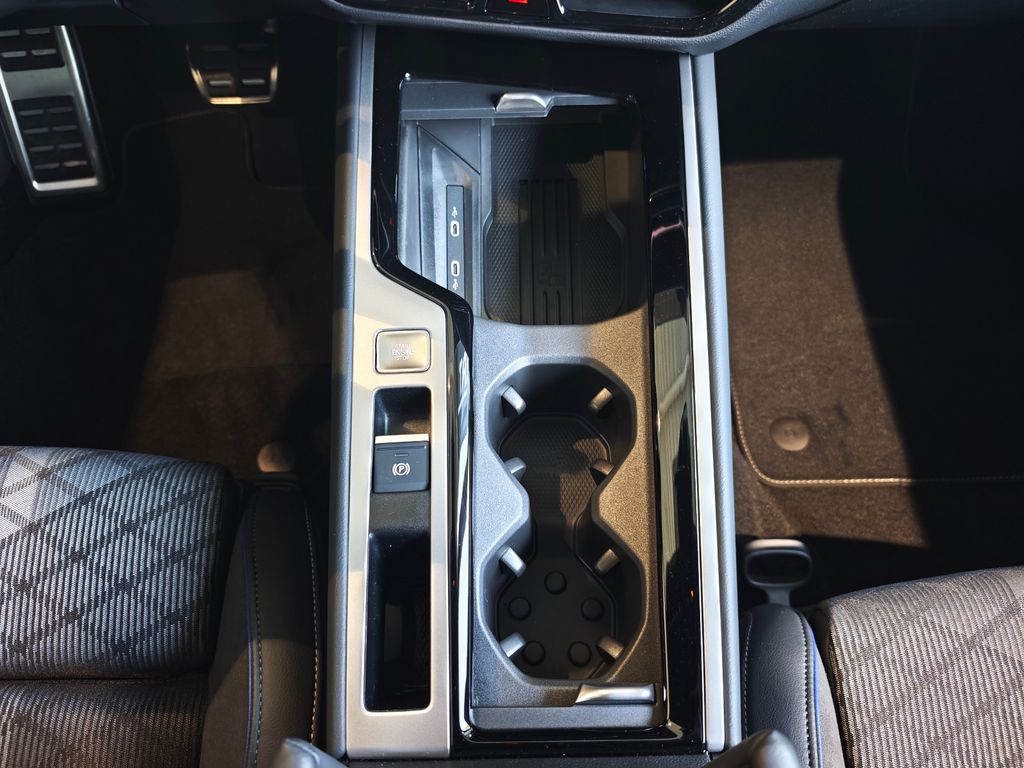 VW Passat R-Line Black Style DSG #AHK #DCC #Head-UP VW Passat R-Line Black Style DSG #AHK #DCC #Head-UP