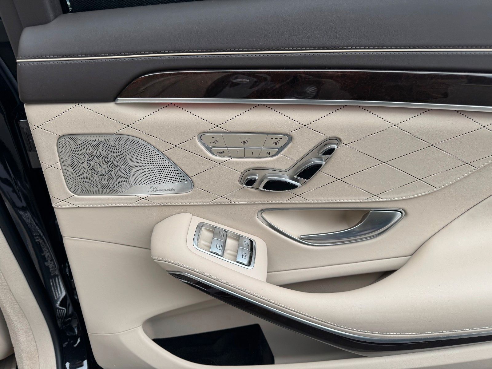 Fahrzeugabbildung Mercedes-Benz S 600 L Chauffeur+Nachtsicht+Pano+HUD+360