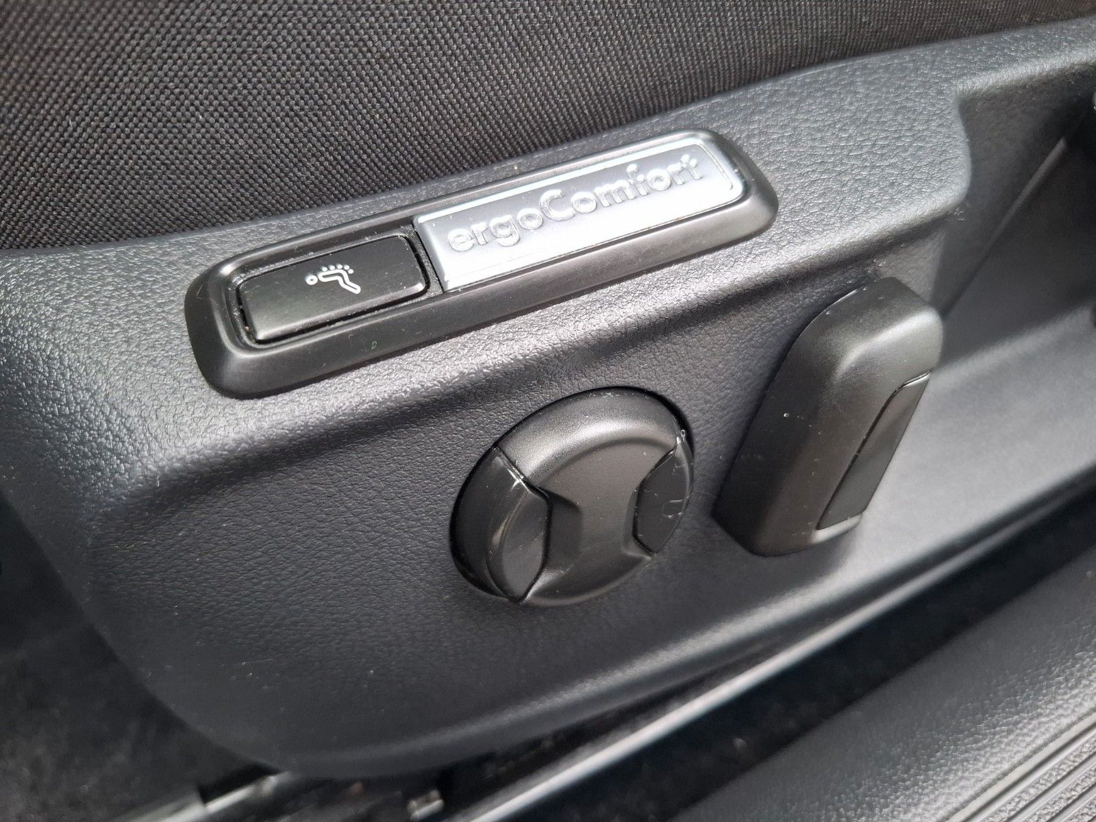 Fahrzeugabbildung Volkswagen Passat Variant Business! MASSAGE ! ACC ! AHK