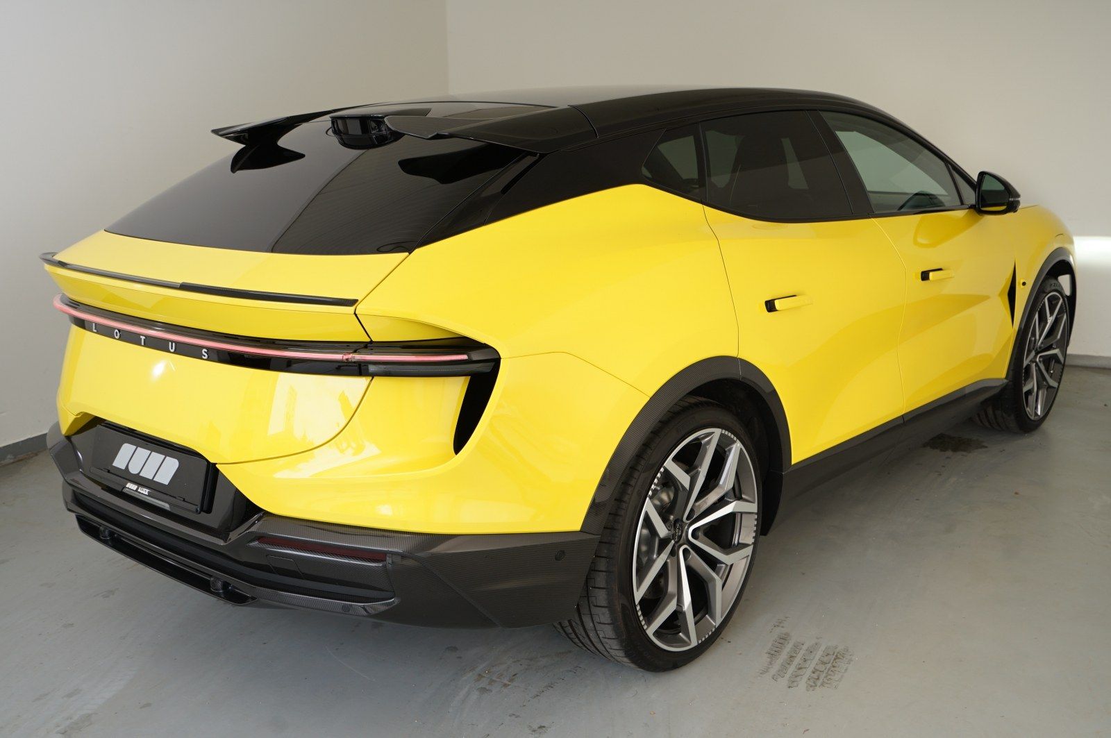 Lotus Eletre R KEF / Carbon / Glas Dach imagem 3