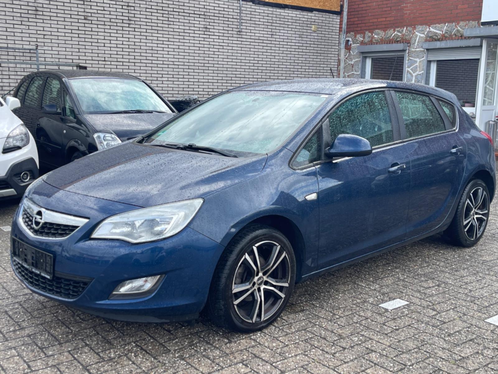Opel Astra J Lim. 5-trg. Selection