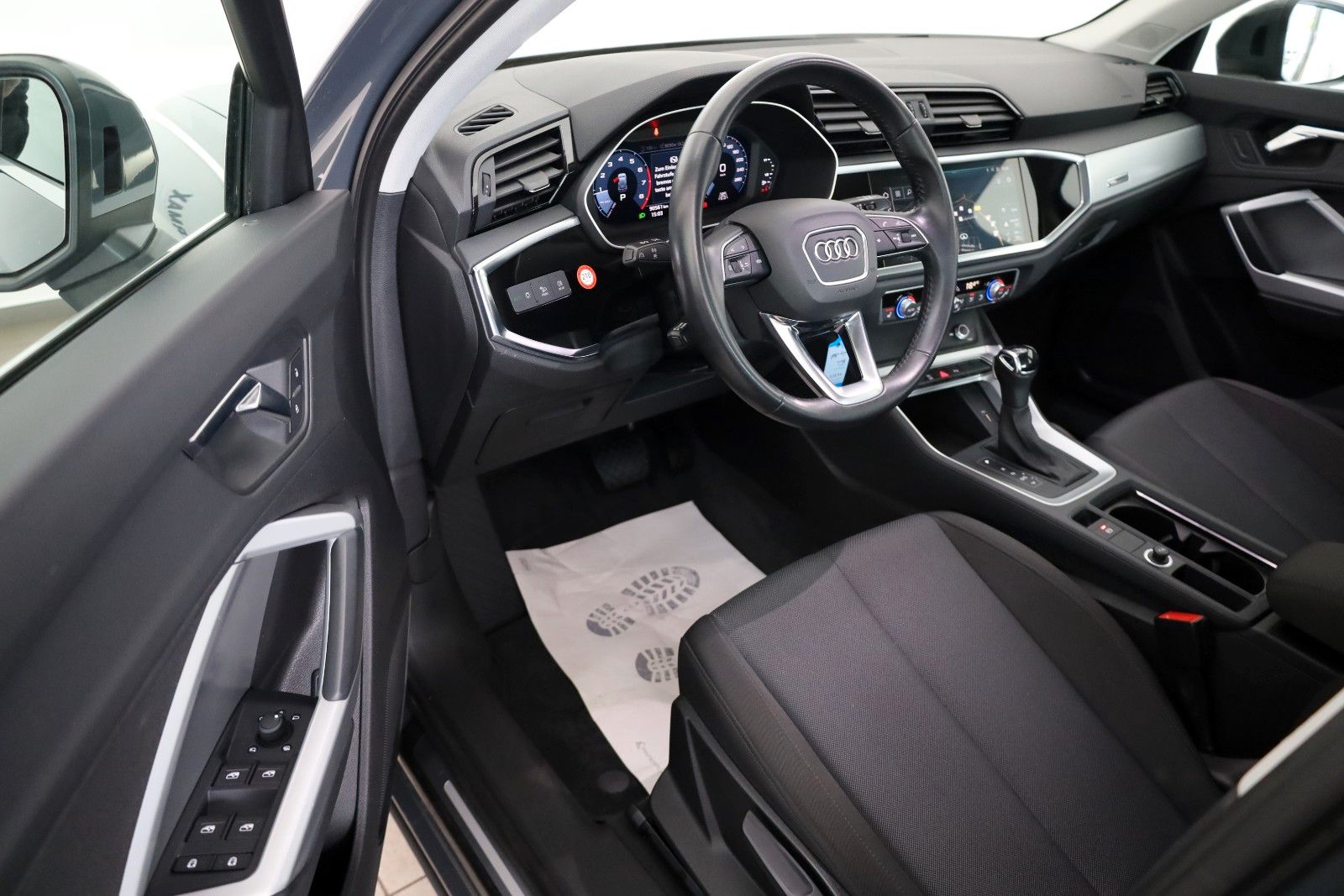 Fahrzeugabbildung Audi Q3 35 TFSI advanced,Navi,SH,PDC,8fach bereift