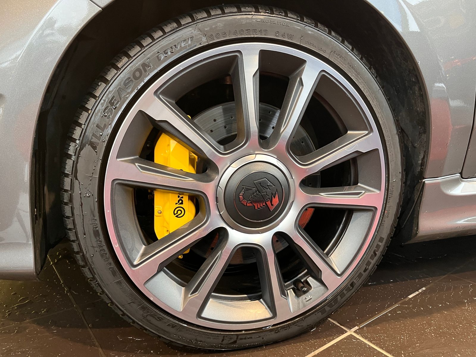 Fahrzeugabbildung Abarth 695 Turismo KLIMA NAVI LEDER ALU