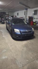 Toyota Avensis 2.0 D4D ohne Rußpartikelfilter - Toyota Avensis aus 2005 mit Diesel-Antrieb