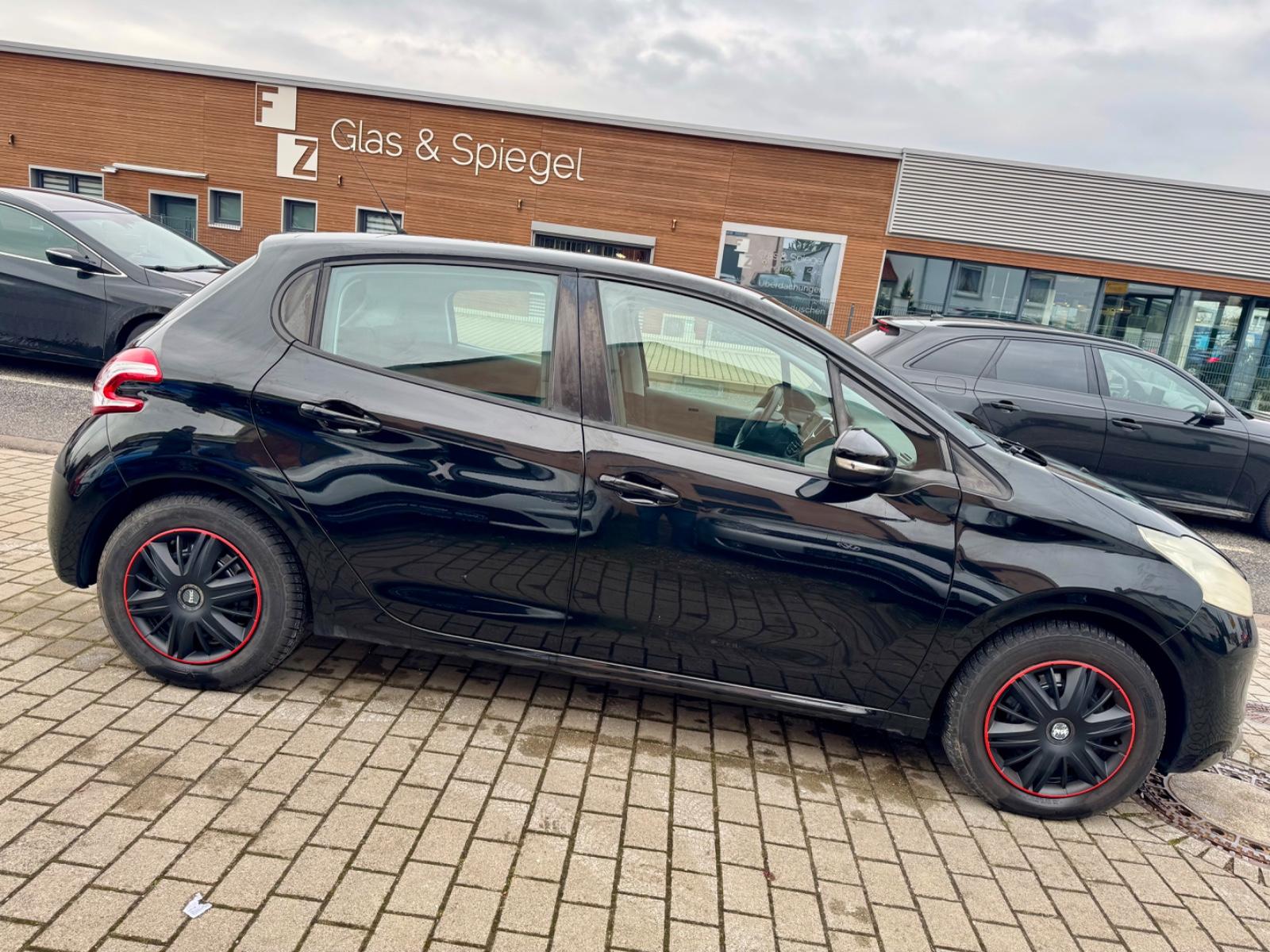 Peugeot 208 Active/INSPEKTIONNEU