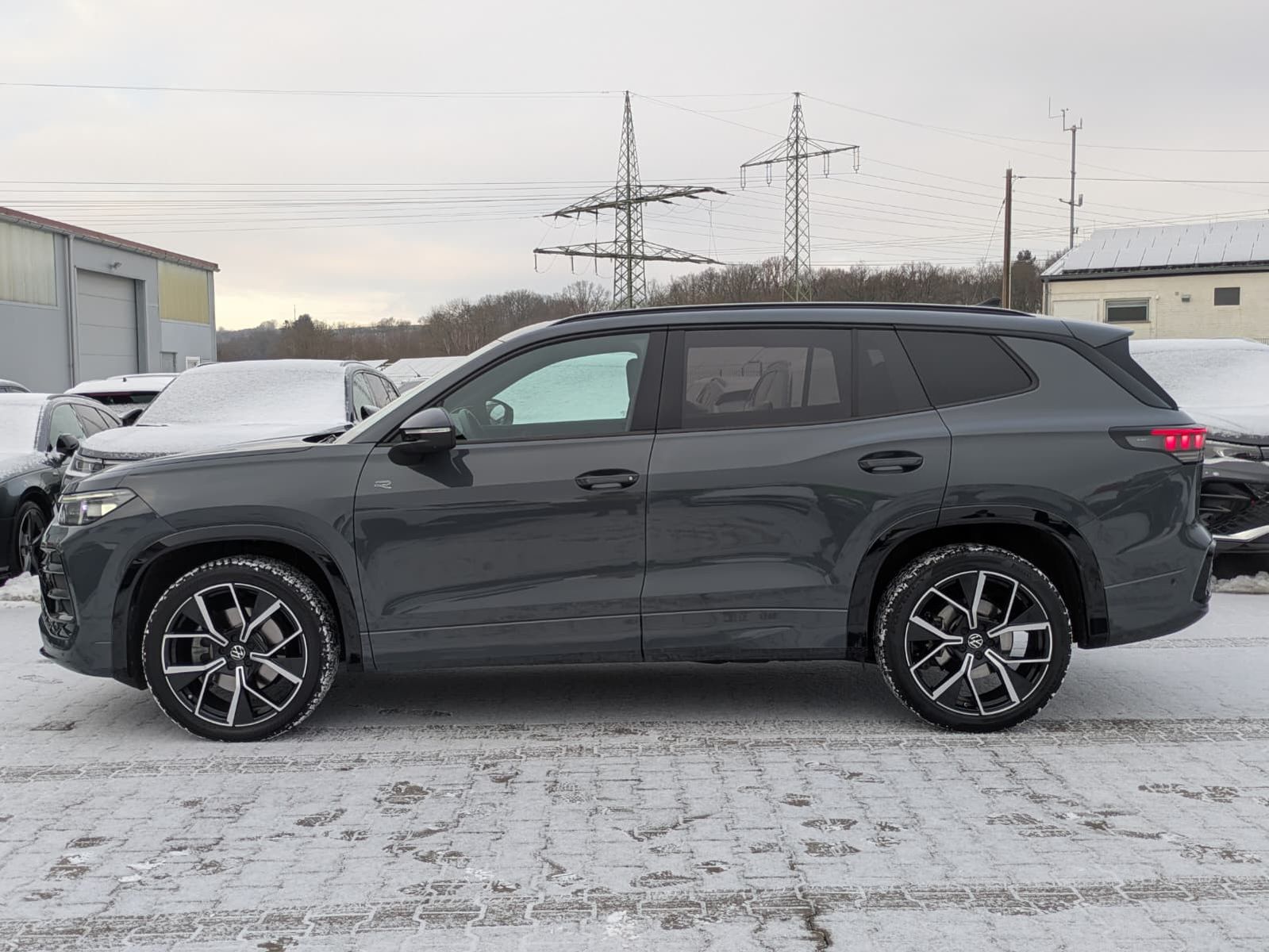 Fahrzeugabbildung Volkswagen Tayron 2.0 TDI 4M R-Line BLACK*7Si*MATRIX*PANO