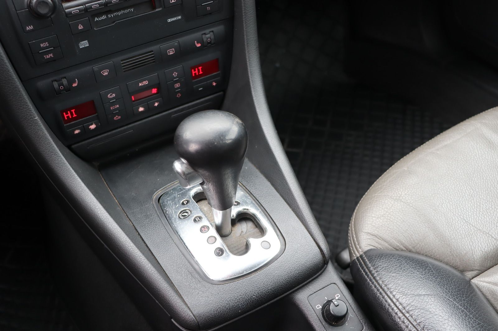 Fahrzeugabbildung Audi A6 Allroad 2.5 TDI quattro Tiptronic * Xenon