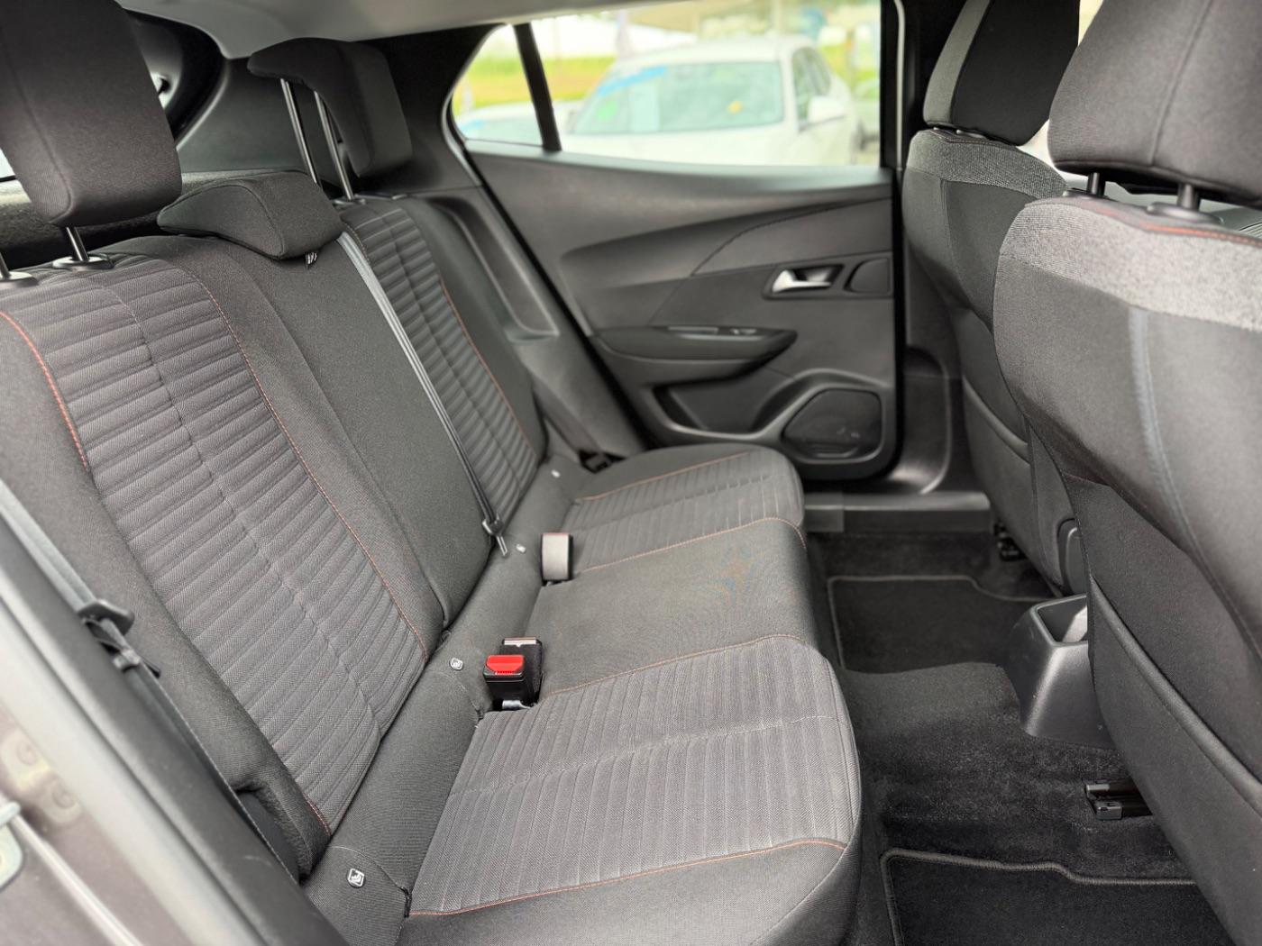 Peugeot 2008 Active Matrix AHK PDC SHZ SpurH