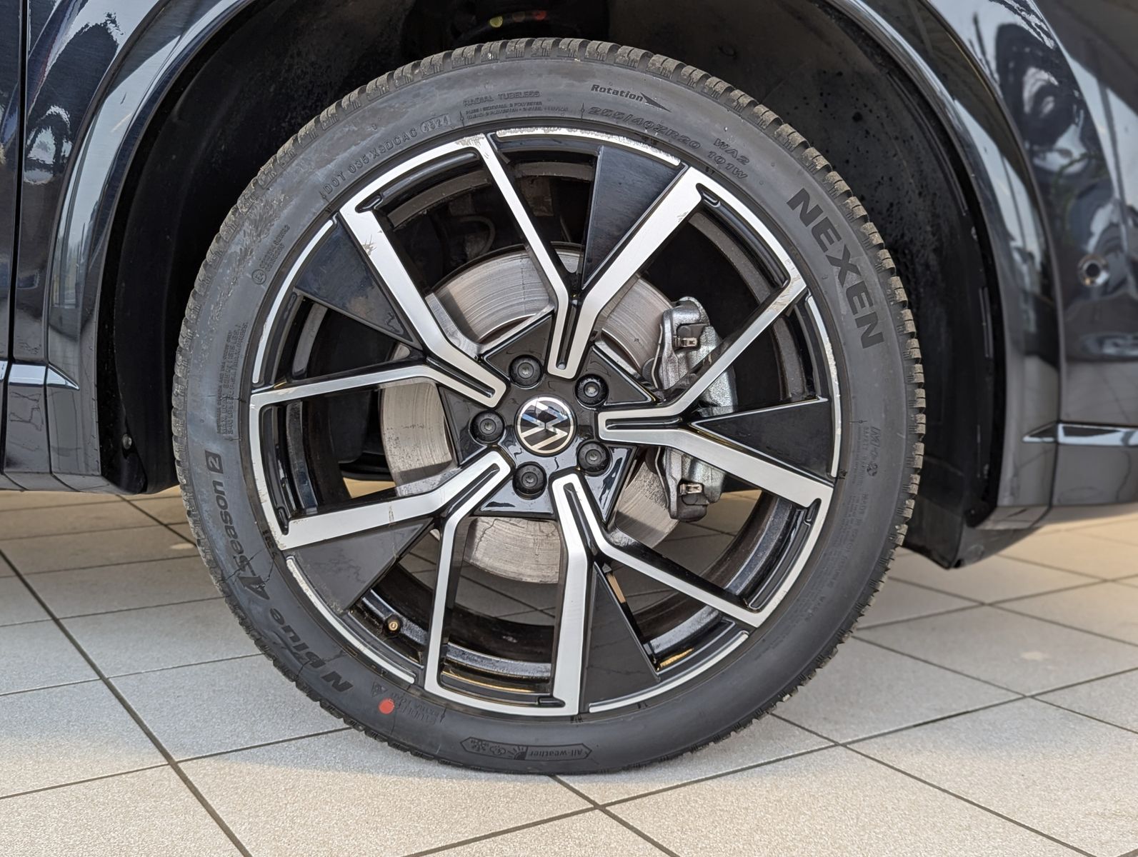 VW Tiguan 2.0TDI R-Line 4M Pano H/K AHK Matrix 20" - Image 10