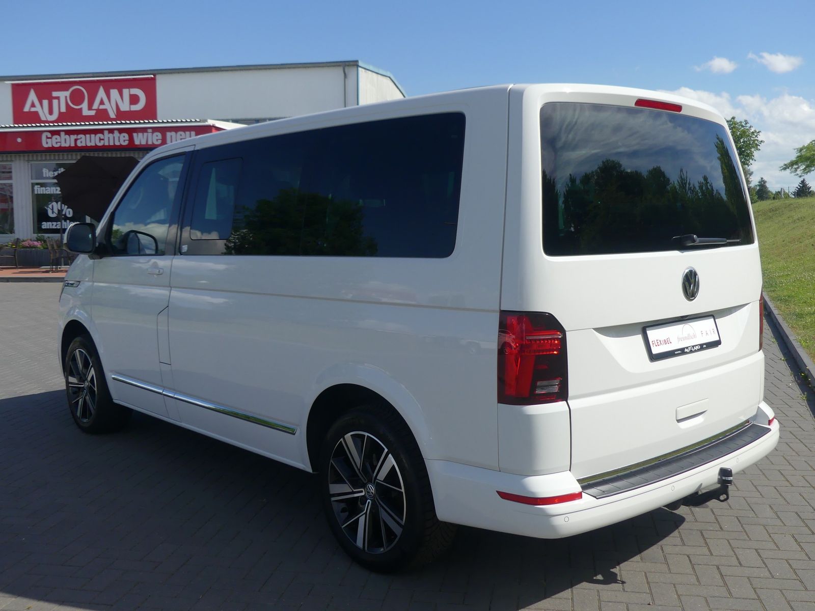 Volkswagen T6.1 2.0 TDI Multivan Generation Six LED ACC Nav imagem 3