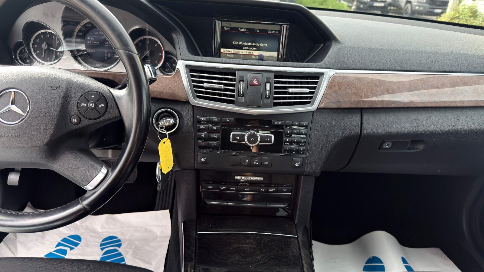 Mercedes-Benz E 220 Elegance *Automatik*AMG-Paket*Xenon*