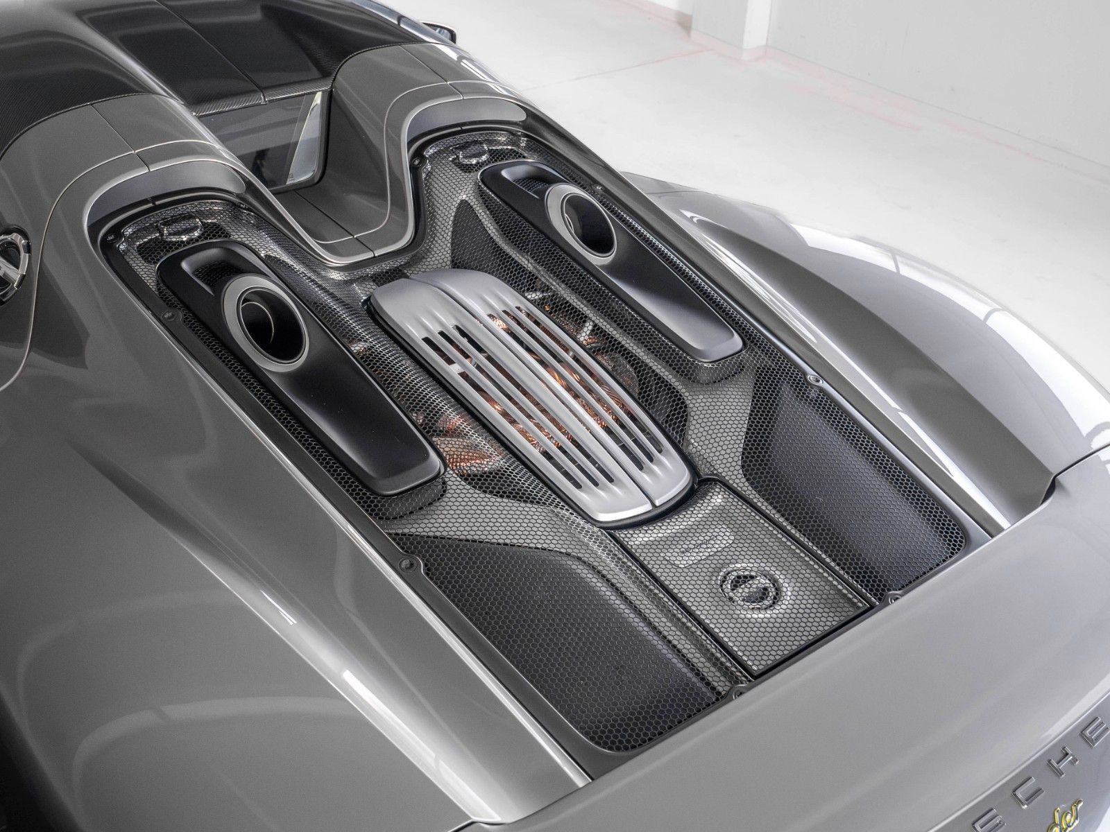 Porsche 918 Spyder LIQUID  METAL SILBER 1. Hand 11