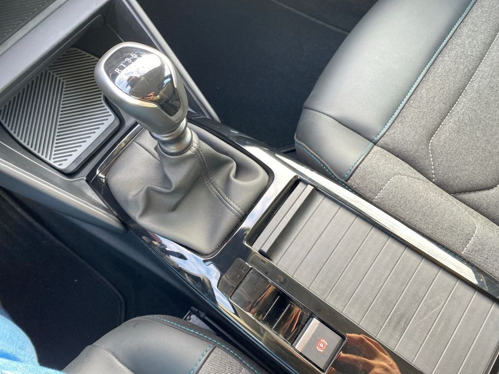 Fahrzeugabbildung Citroën C4 PureTech 130 S&S FEEL PACK *Kälte-Paket*