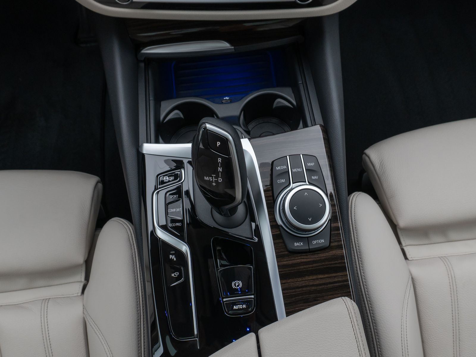 Fahrzeugabbildung BMW 540i xD Panorama 360°DAB Fernlichtassist Sport