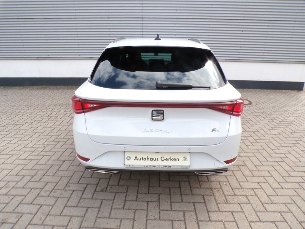 Fahrzeugabbildung SEAT Leon Sportstourer 1.5 eTSI DSG FR Black Edition
