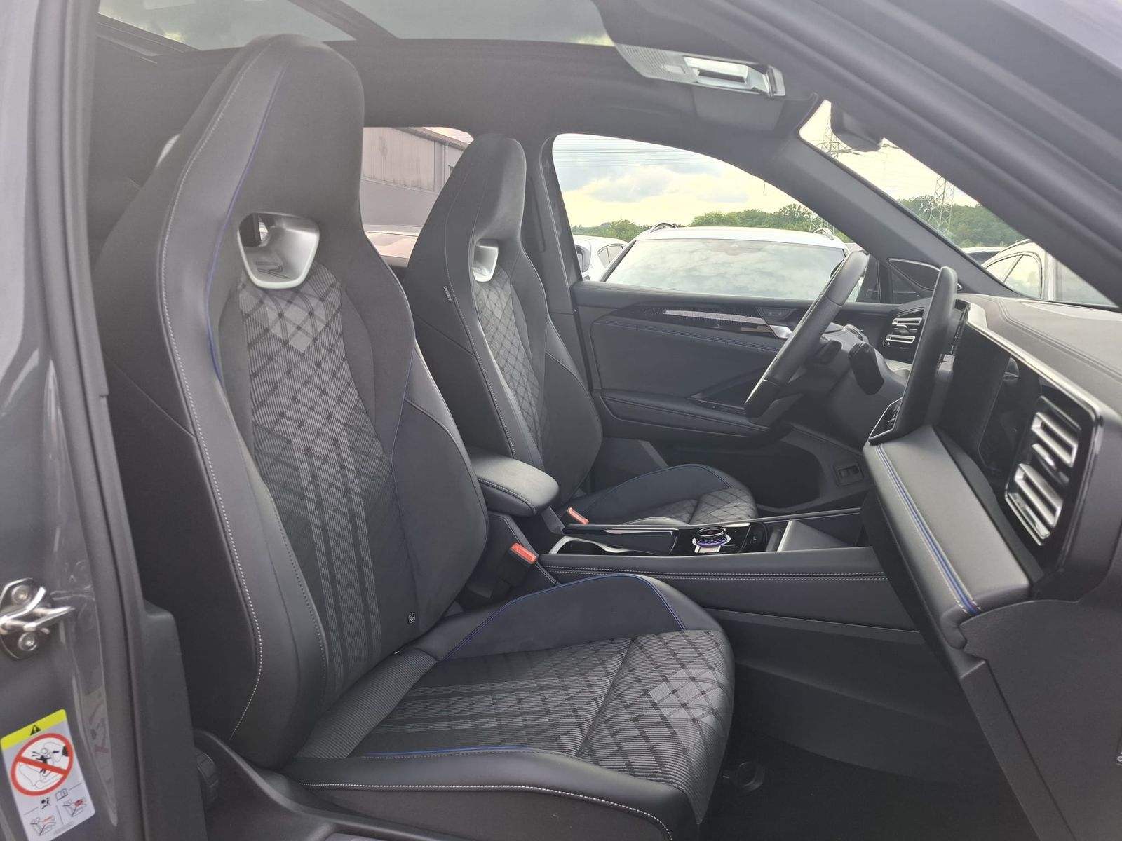 Image du véhicule Volkswagen Tiguan 2.0 TDI 4M R-Line PANO*H&amp;K*AHK*MATRIX*20".